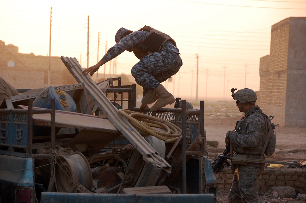 Wolfhounds conduct joint operations with Iraqi National Police
