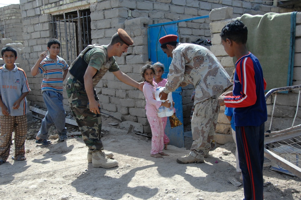Iraqi Soldiers Hand Out Supplies in Village