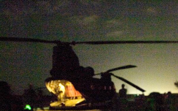 U.S., Iraqi Army Conduct Air Assault Mission