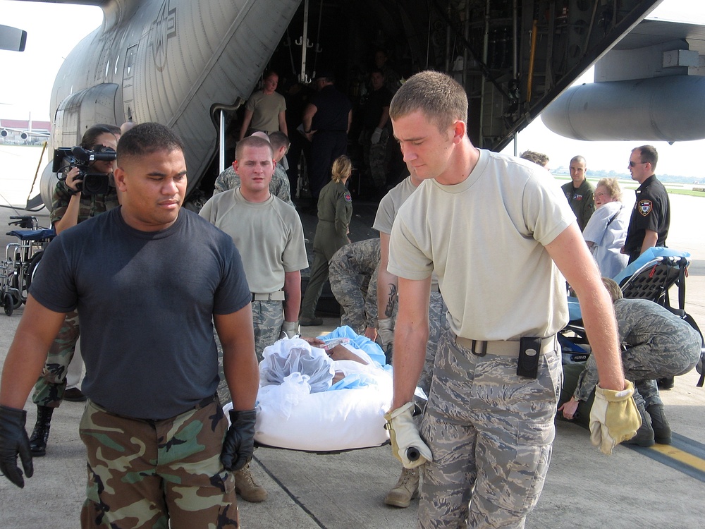 Air Guard members airlift, assist thousands of Gustav displaced