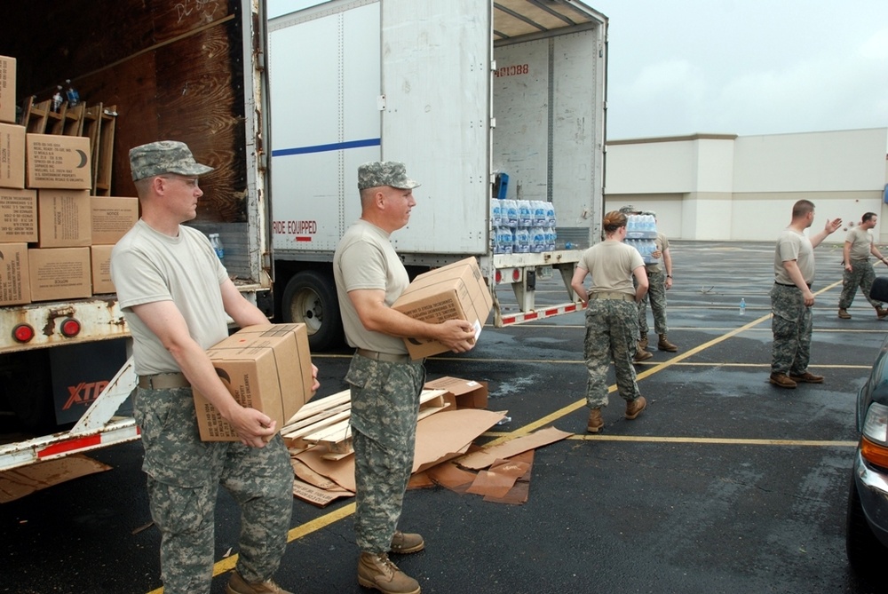 Louisiana National Guardsmen Distribute Food and Water to Residents in New Iberia, La.