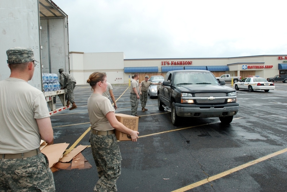 Louisiana National Guardsmen Distribute Food and Water to Residents in New Iberia, La.