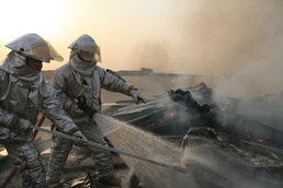 1st Marine Logistics Group burns down Southwest Asia hut for education