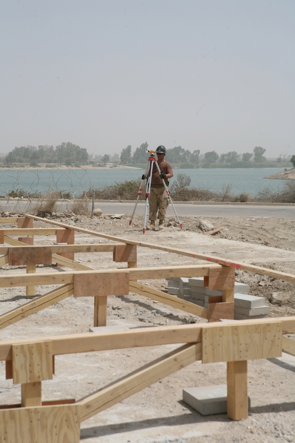 Seabees from NMCB 17 build compound