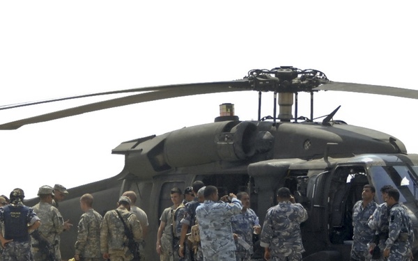 IA, U.S. conduct air assault, apprehend criminals in Maysan