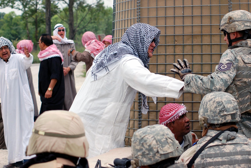 Soldiers impersonate insurgents to train deploying troops
