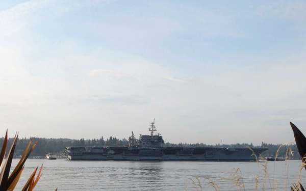 USS Kitty Hawk enters Puget Sound Naval Shipyard