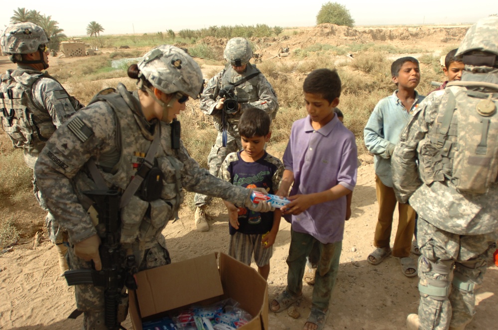 Coalition Forces Help Make Life 'Minty-Fresh' for Iraqi Children