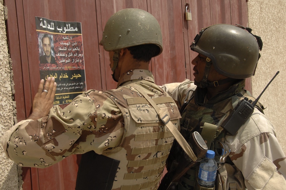Soldiers Conduct Combined Clearing Operation