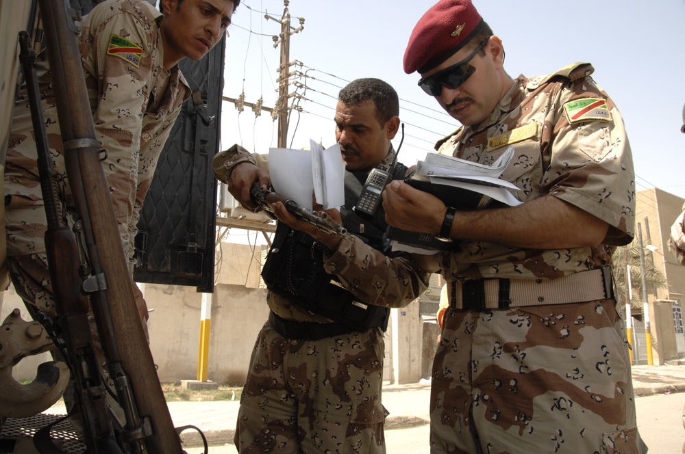 Soldiers Conduct Combined Clearing Operation