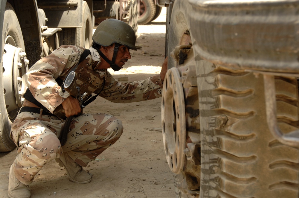 Soldiers Conduct Combined Clearing Operation