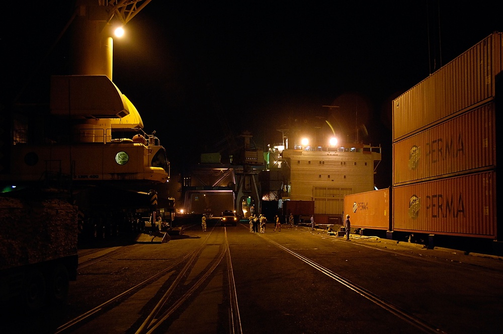 Iraqi Marines and British Soldiers Patrol Port