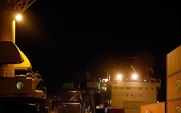 Iraqi Marines and British Soldiers Patrol Port