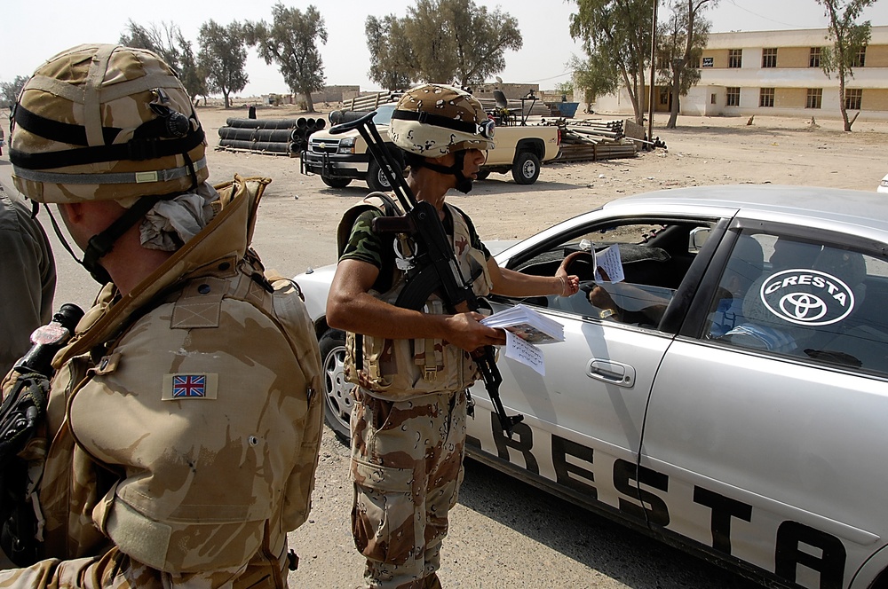 Iraqi Marines, British Soldiers Talk to Citizens