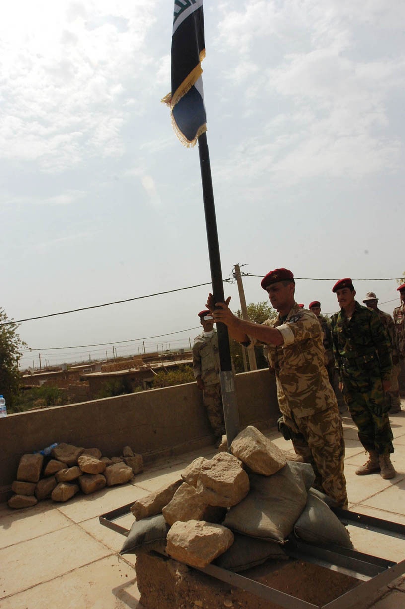 Iraqi Army posts colors, CF retires colors at PB Pickett in Northern Rashaad Valley