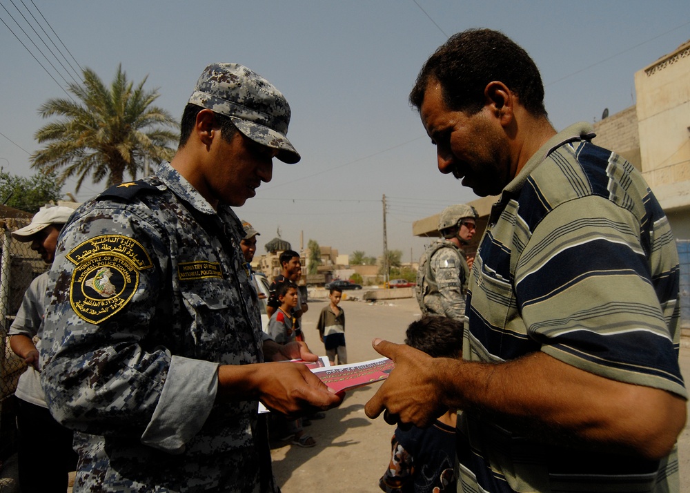 Leaflet distribution by Iraqi national police