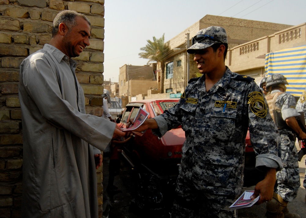 Leaflet distribution by Iraqi national police