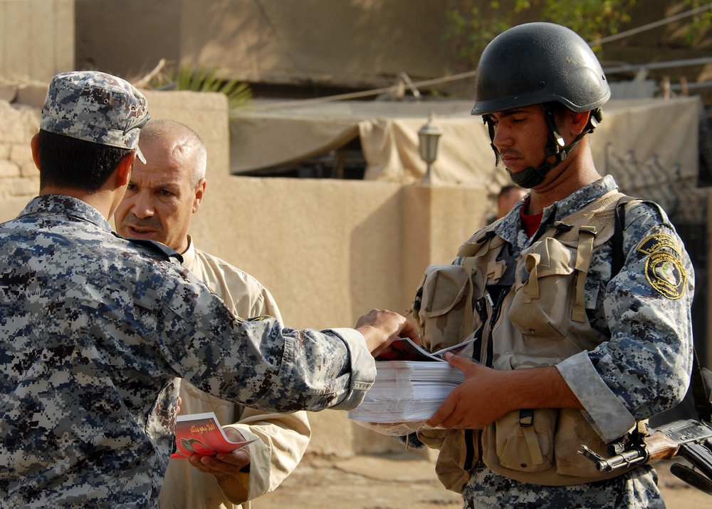 Leaflet distribution by Iraqi national police