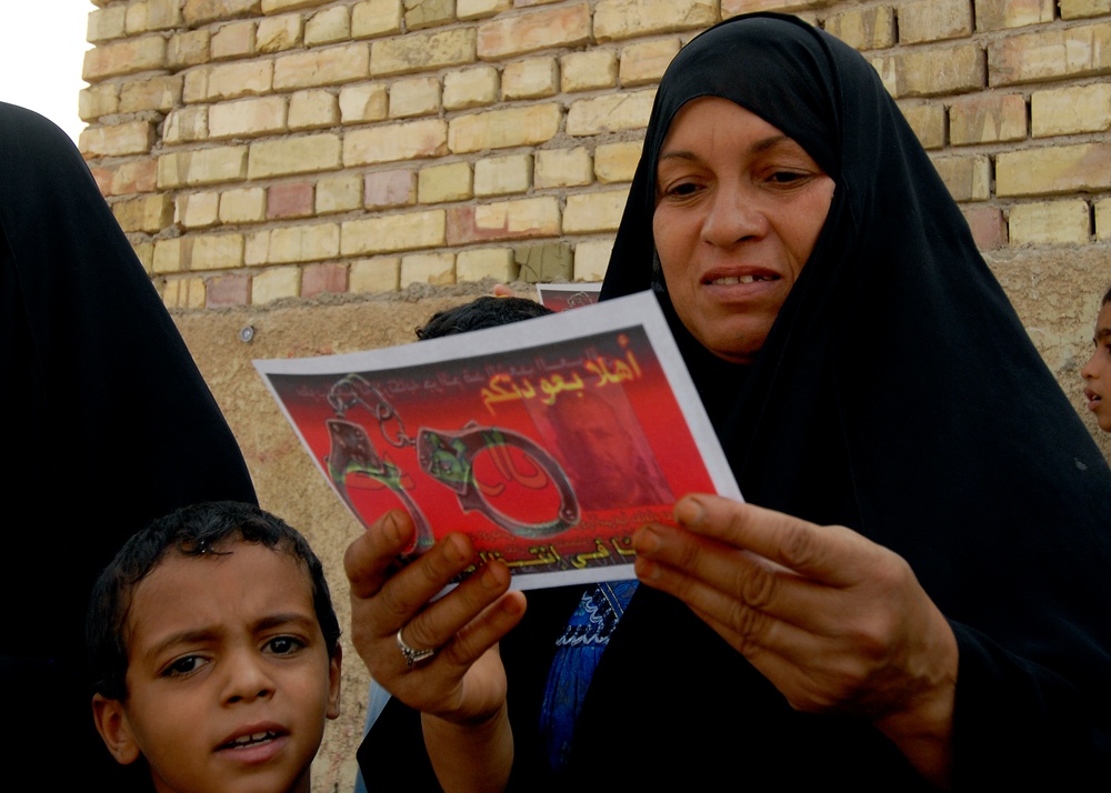 Leaflet distribution by Iraqi national police