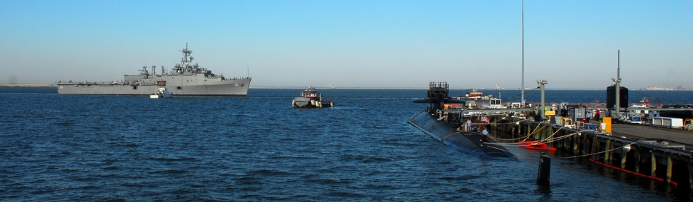 Departing sub leaves Norfolk