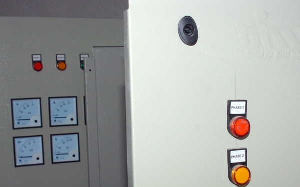 Officials unveil micro-power generator, bring electricity to Hay Sheikh Umar