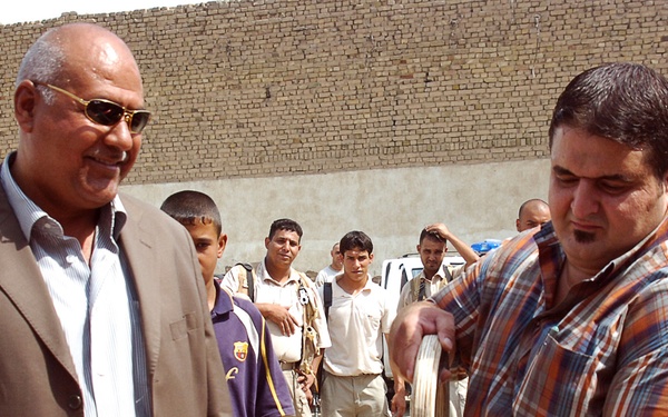 Officials unveil micro-power generator, bring electricity to Hay Sheikh Umar