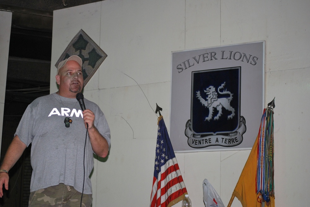 USO-sponsored comics entertain Silver Lions Soldiers