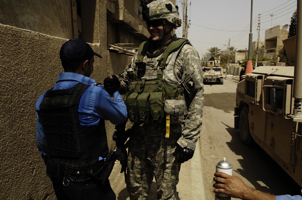 Soldiers, Police Conduct Combined Mission in Ghazaliyah