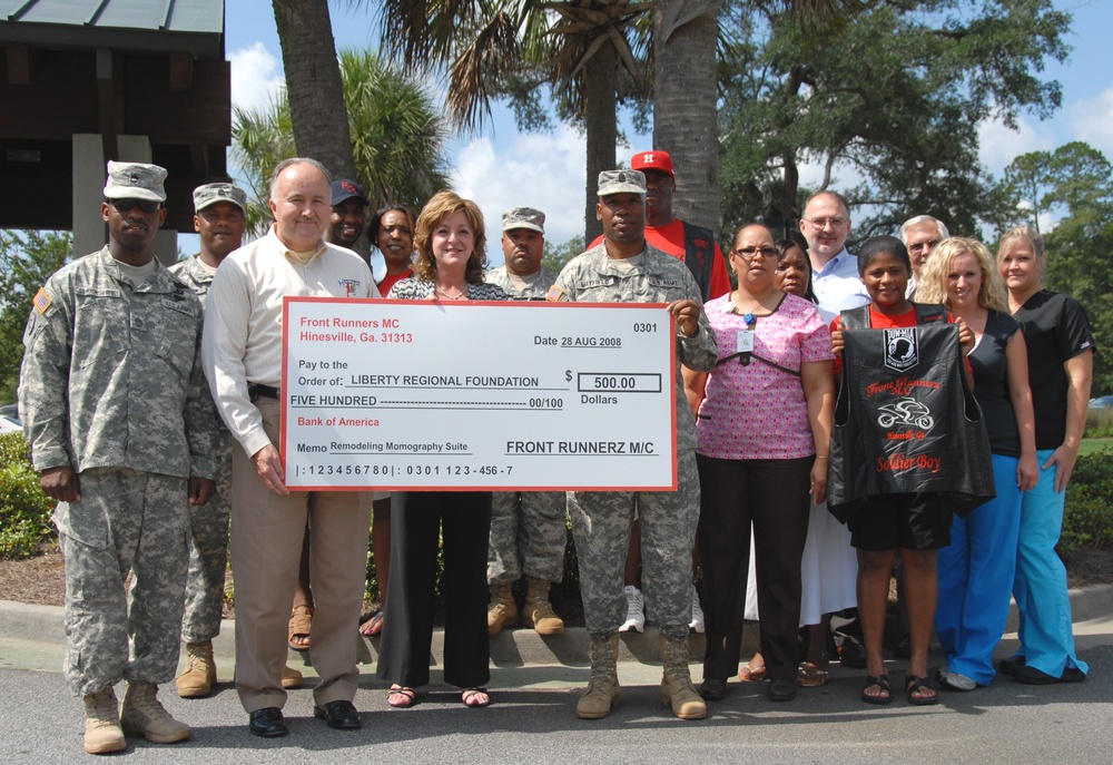 Front Runnerz Motorcycle Club Donates