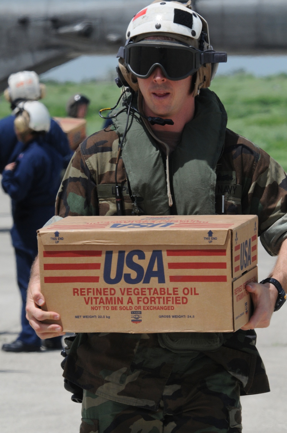 Sailors Help With Disaster Relief Continuing Promise 08