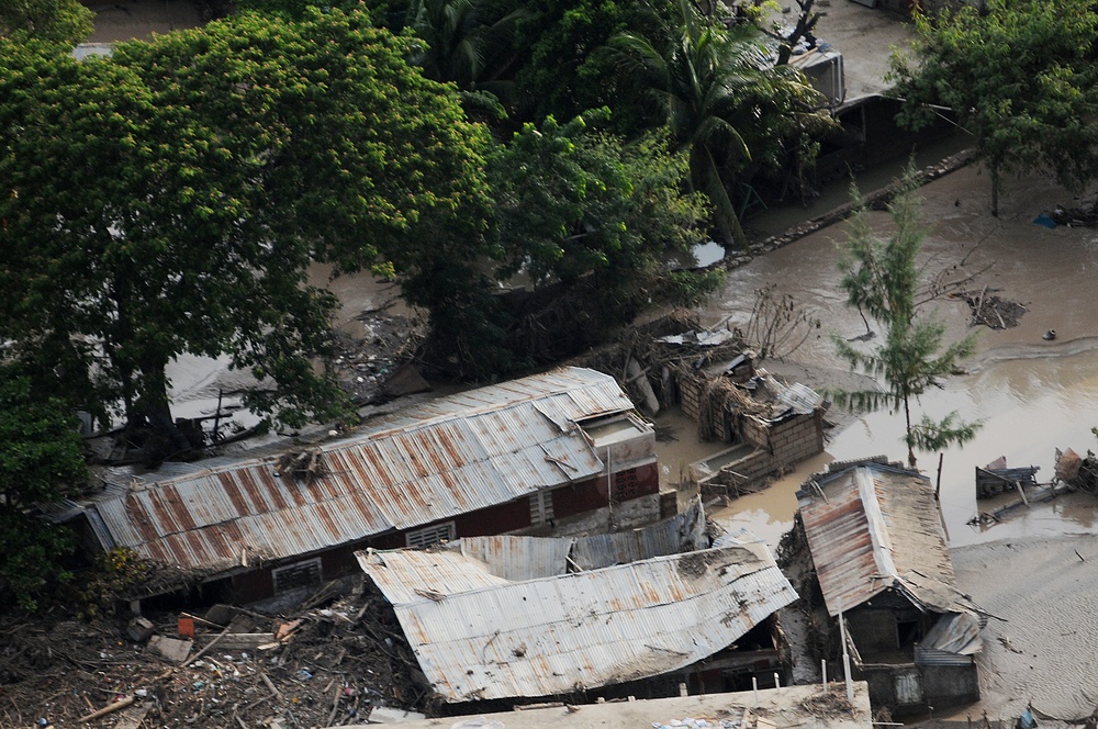 Sailors Help With Disaster Relief Continuing Promise 08