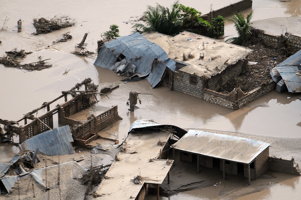 Sailors Help With Disaster Relief Continuing Promise 08
