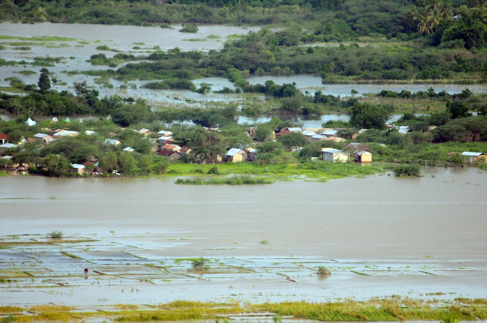 Sailors Help With Disaster Relief Continuing Promise 08