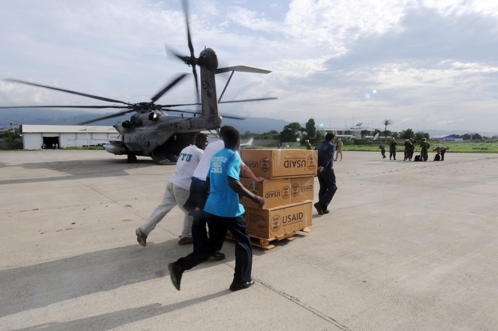 Sailors Help With Disaster Relief Continuing Promise 08