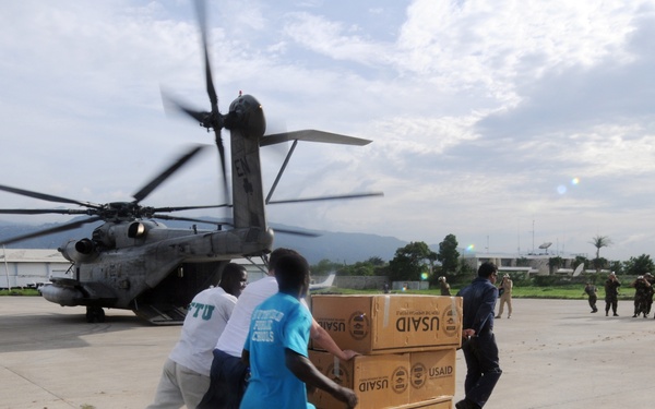 Sailors Help With Disaster Relief Continuing Promise 08