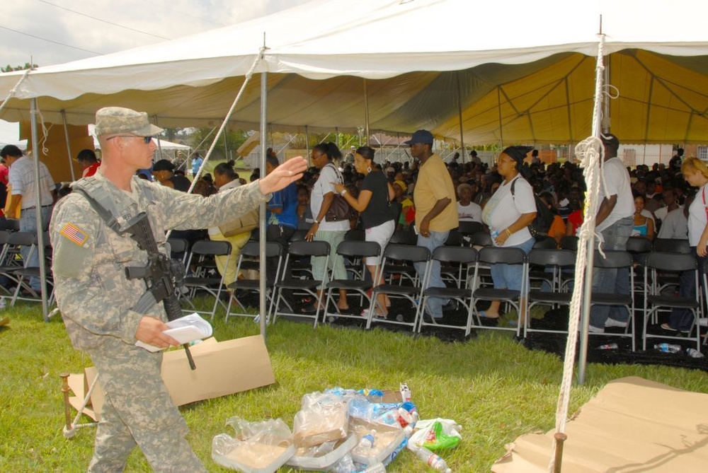 Louisiana Guardsmen support food stamp distribution site