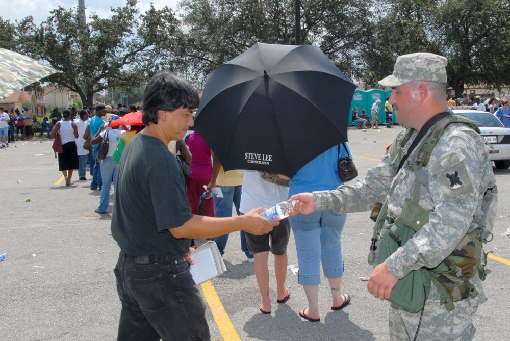 Louisiana Guardsmen support food stamp distribution site