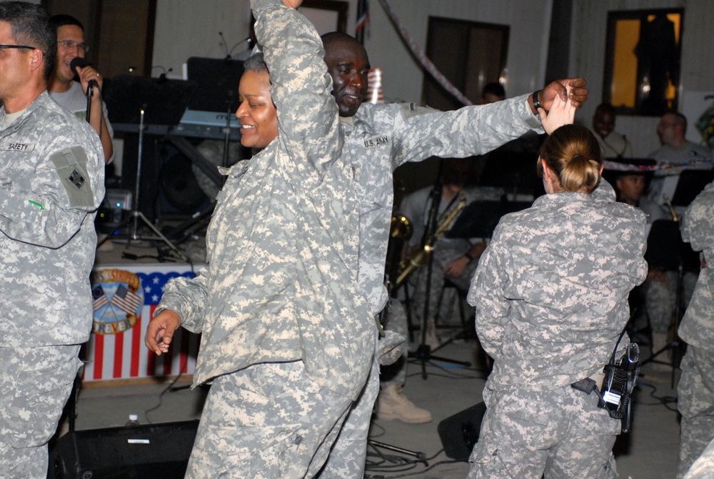 Strikers dance to Latin grooves of 4th Infantry Division Band