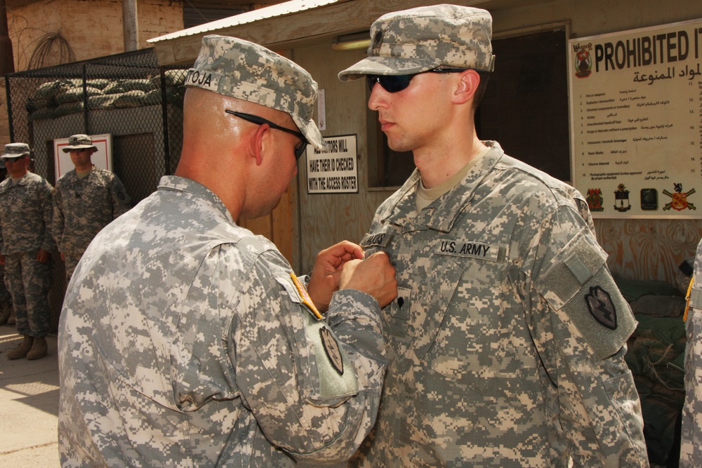 Multi-National Division-Baghdad Soldiers awarded for excellence at detainee facility