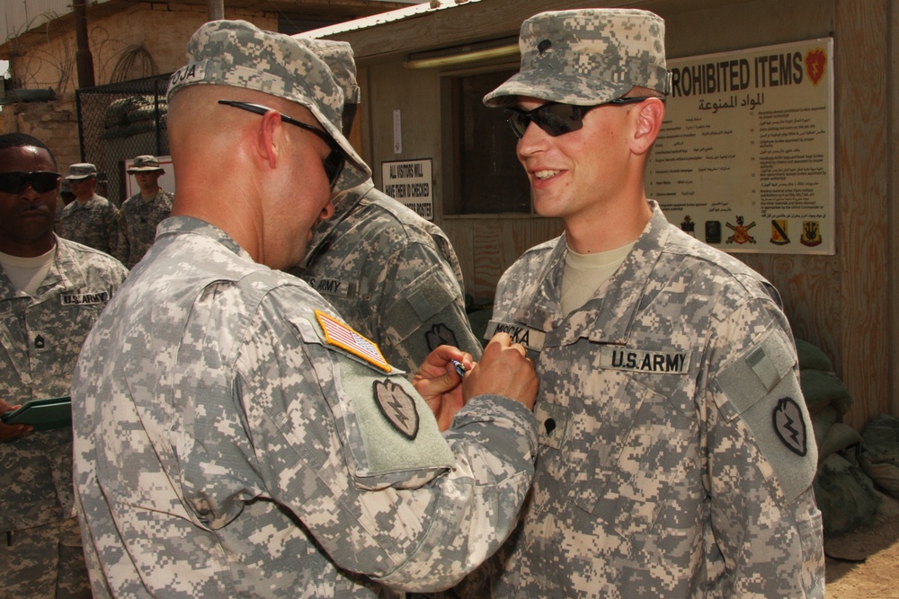 Multi-National Division-Baghdad Soldiers awarded for excellence at detainee facility