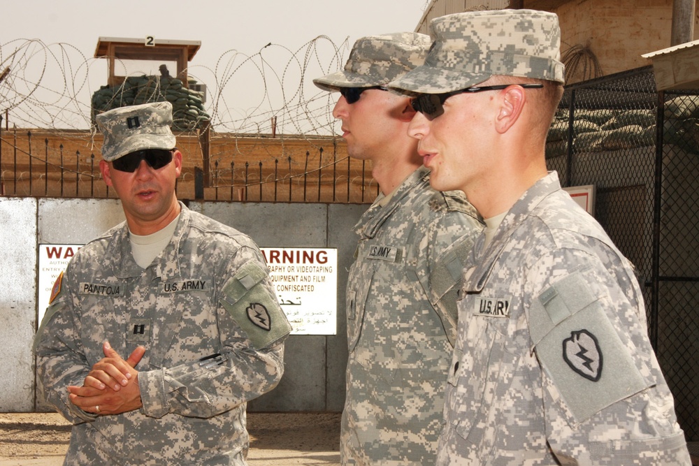 Multi-National Division-Baghdad Soldiers awarded for excellence at detainee facility