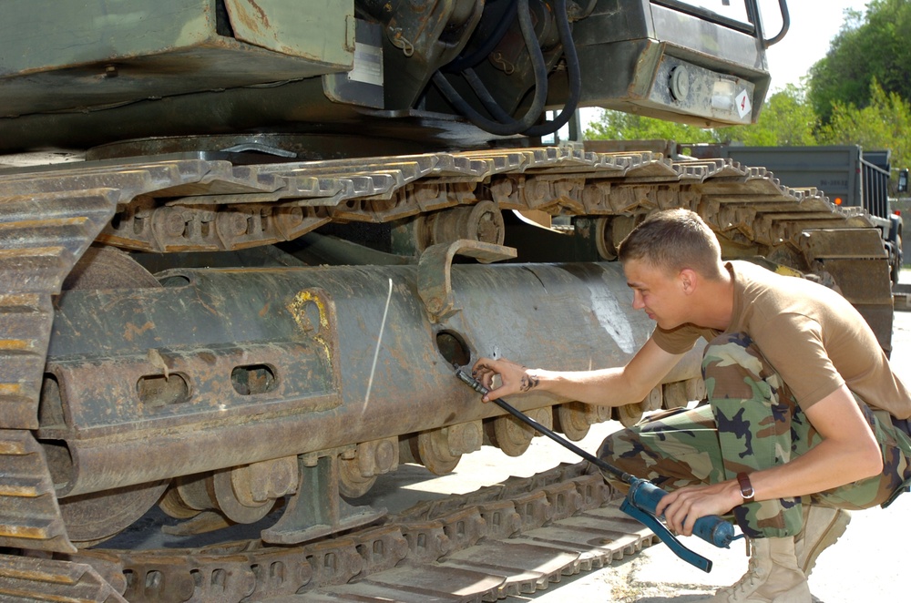 Construimus, Batuimus: "We Build, We Fight"