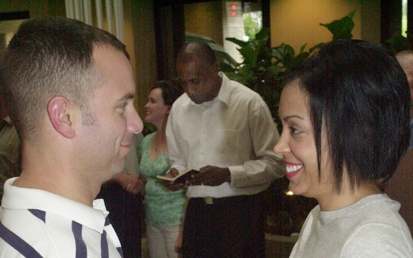 Guard couples strengthen their marriages at &quot;Strong Bonds&quot; seminar