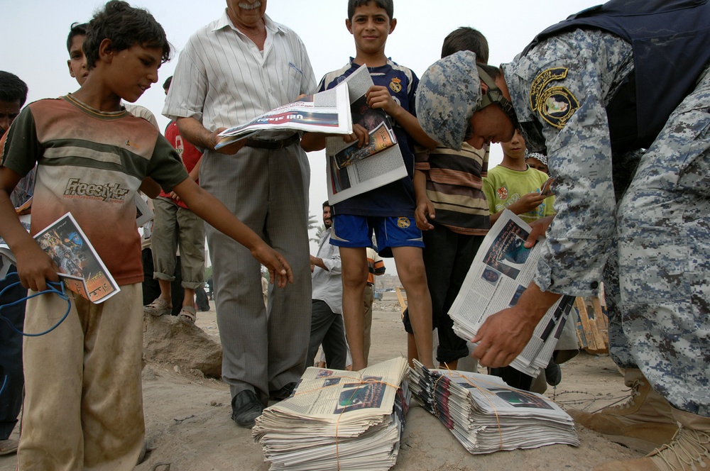 Iraqi National Police Hand Out Baghdad Now Papers