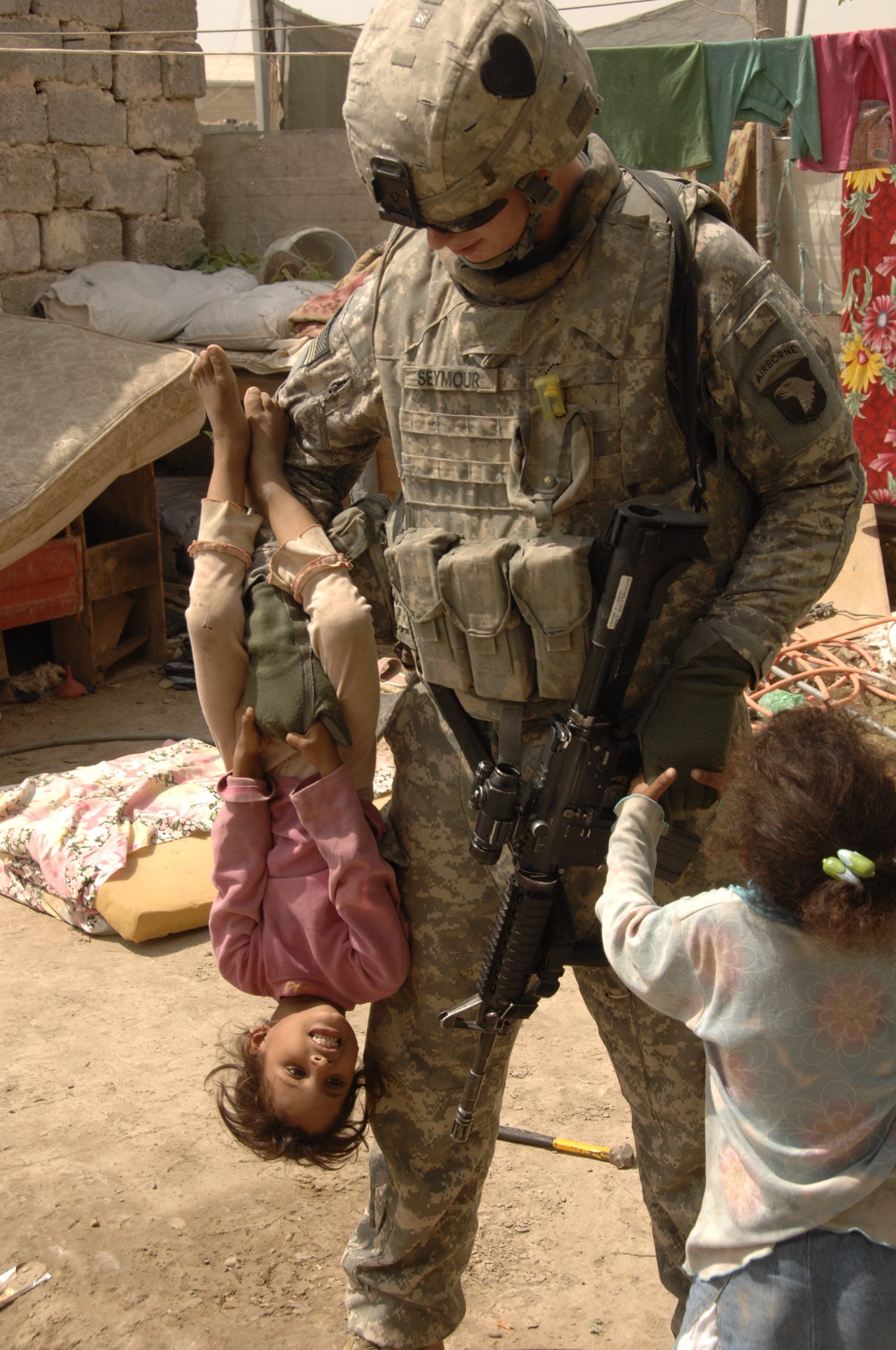 iraqi children with soldiers