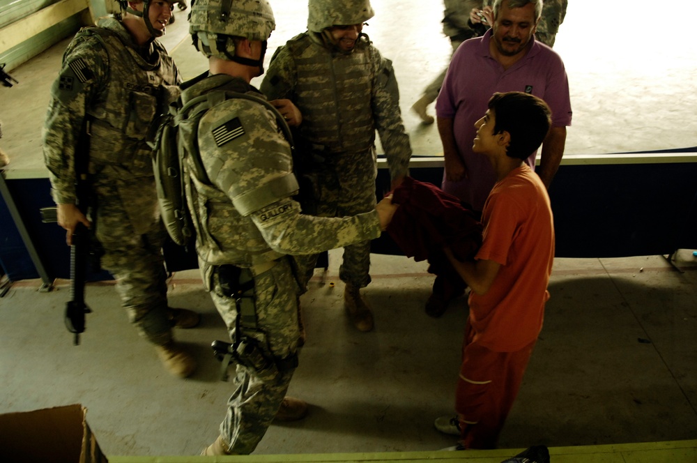 Iraqi Police and 4th ID Soldiers Conduct Foot Patrol