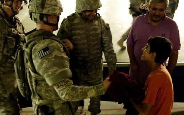 Iraqi Police and 4th ID Soldiers Conduct Foot Patrol