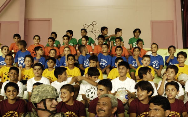 Iraqi Police and 4th ID Soldiers Conduct Foot Patrol