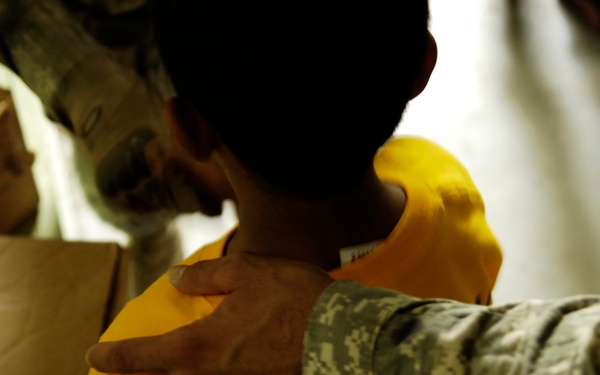 Iraqi Police and 4th ID Soldiers Conduct Foot Patrol