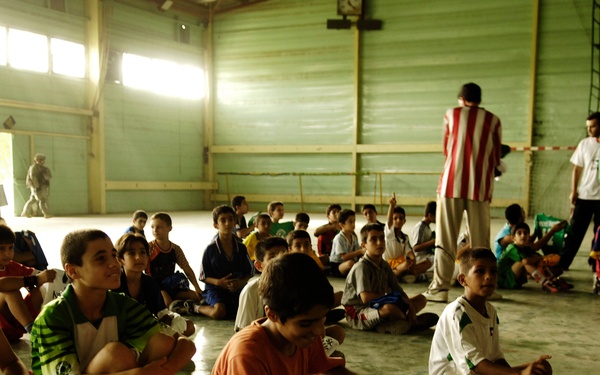 Iraqi Police and 4th ID Soldiers Conduct Foot Patrol